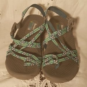 Like New! Size 6 Skechers Strappy Sandals!
